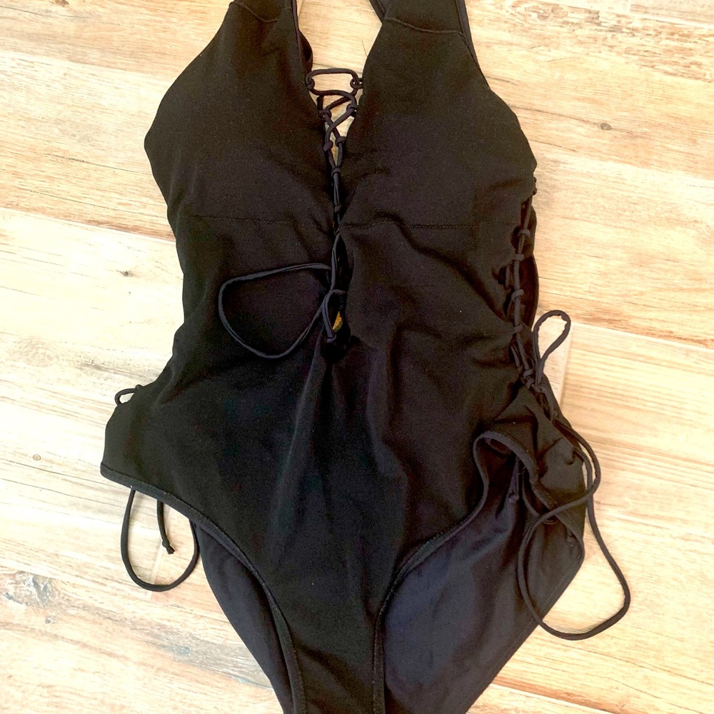 Shein one piece black cutout strappy front swimsuit black plus size 2XL